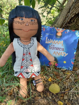 Boneca Luakam (Boneca do Livro) - Cabelos delicados/olhos pintados